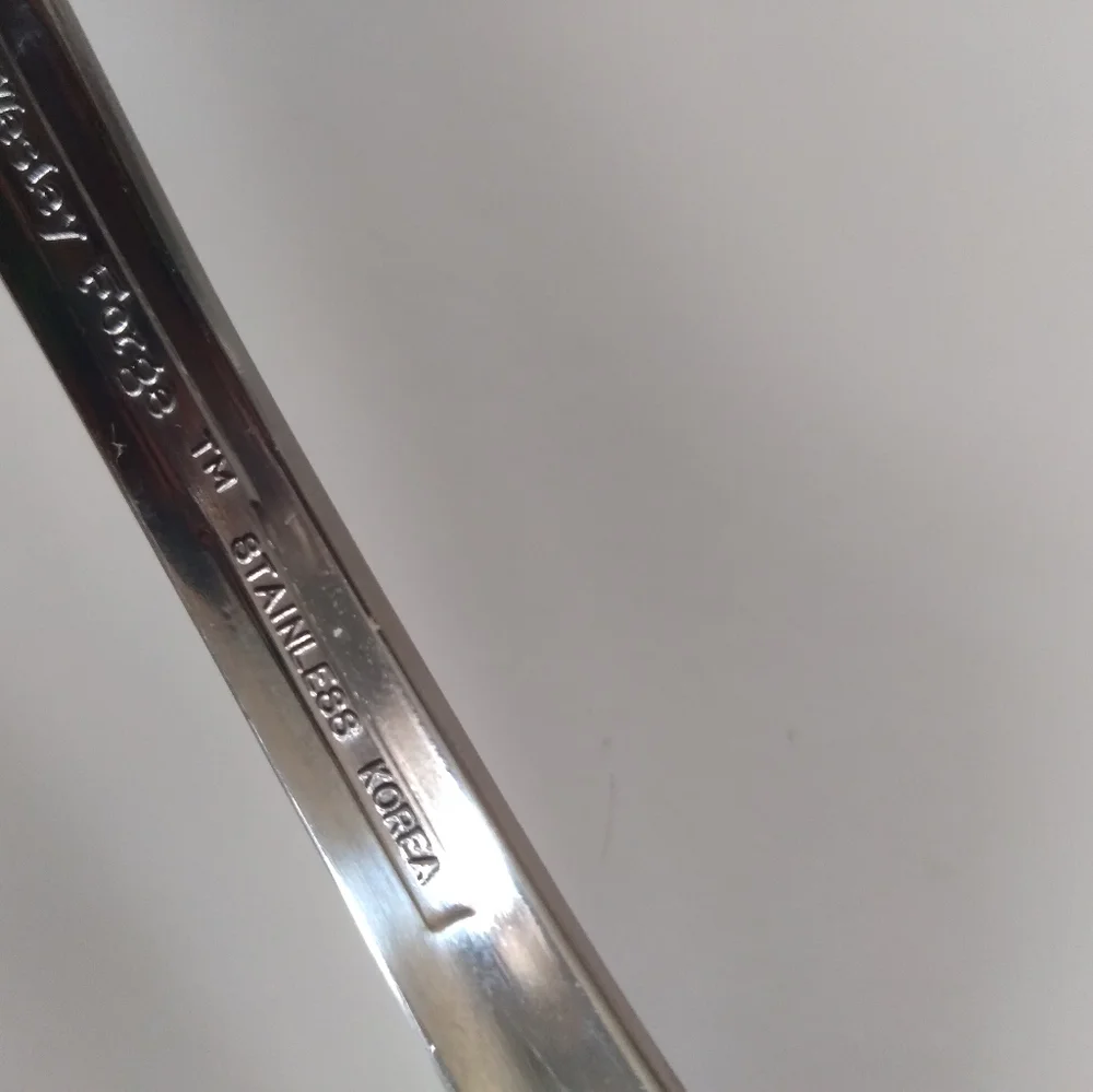 Wesley Forge 32 pcs. Flatware knife Spoons, Dinner Forks
